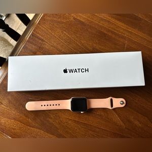 Apple Watch SE 40mm Gold Aluminum GPS
Cantaloupe Sport Band